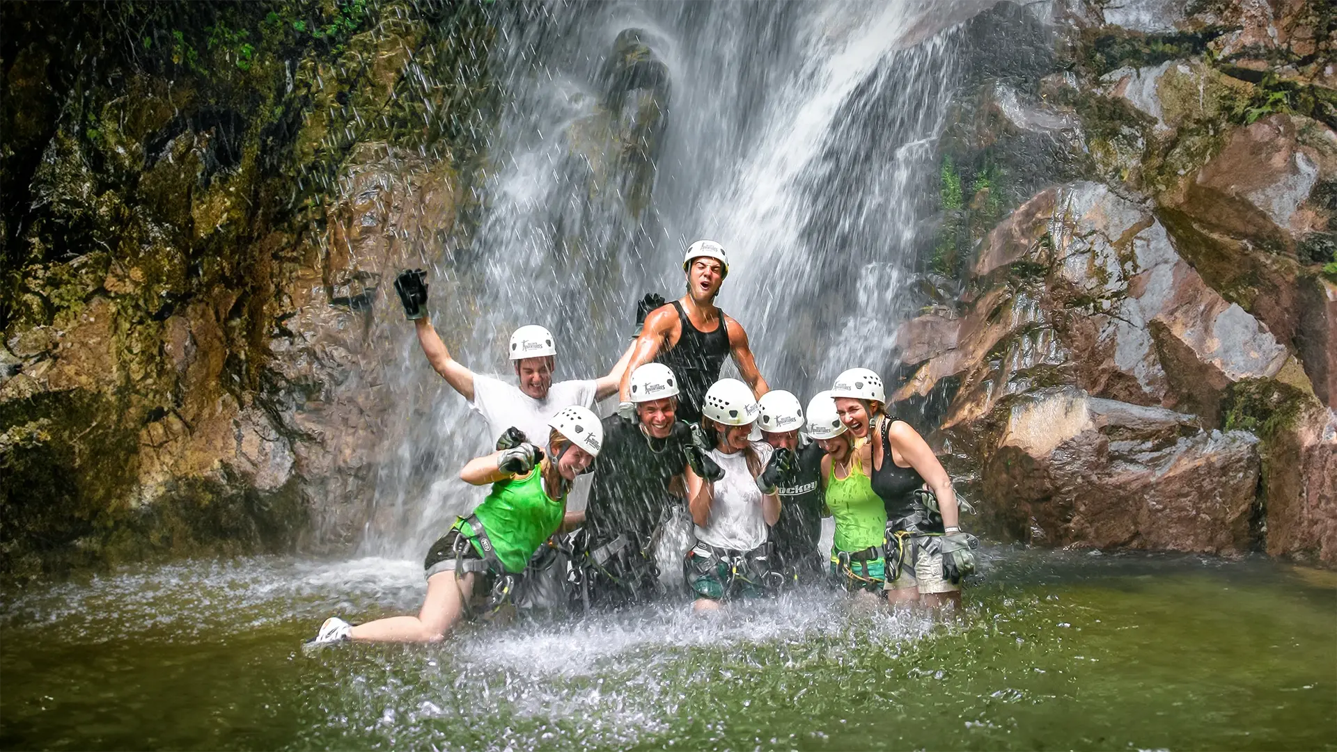 Outdoor Adventure, Tirolesas y Cascadas